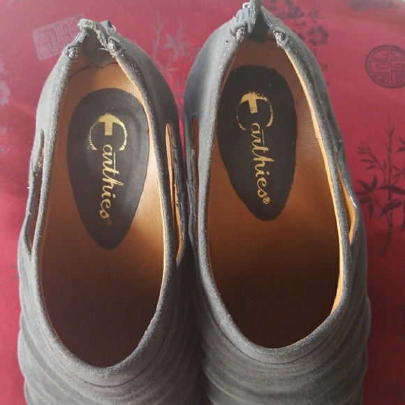 Earthies Barina Booties In Dark Gray! - Picture 6 of 8